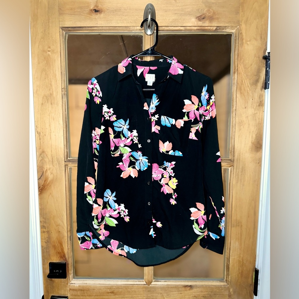 XS floral button up blouse